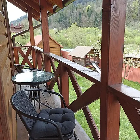 Ferienhaus Mandrivnyk Mykulytschyn