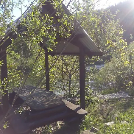 Semesterbostad Mandrivnyk Mykulytjyn