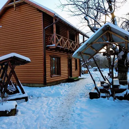Mandrivnyk Holiday home *